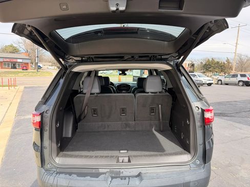 Used 2019 Chevrolet Traverse LT w/ LT Premium Package FWD image 5