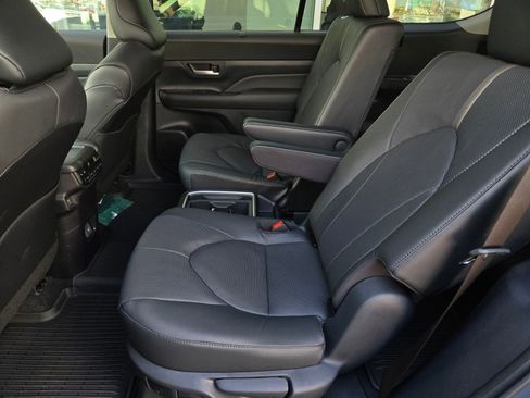 Certified 2026 Toyota Grand Highlander Platinum image 11