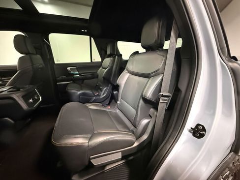 Used 2025 Ford Expedition Tremor image 8