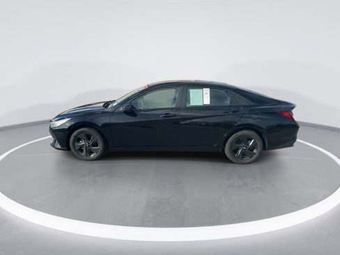 Used 2023 Hyundai Elantra SEL w/ Cargo Package FWD image 4