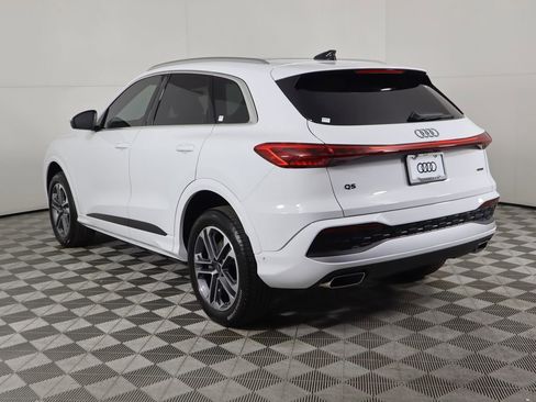 Used 2025 Audi Q5 Premium w/ Convenience Package image 8