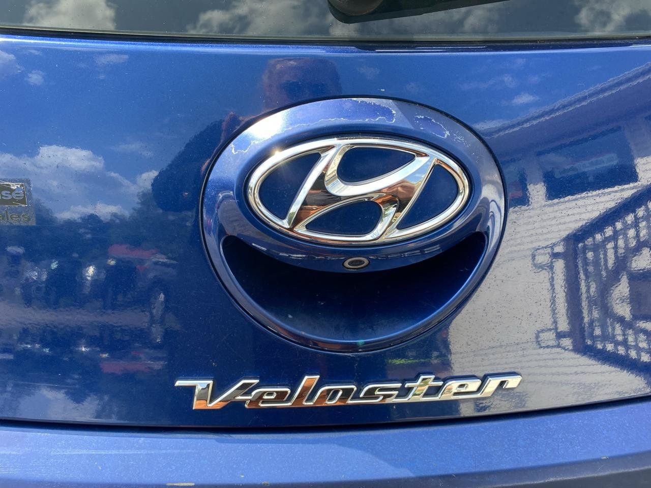 Used 2016 Hyundai Veloster FWD image 7