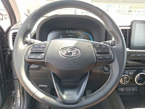 Used 2026 Hyundai Venue SEL FWD image 18