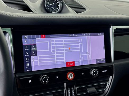 Certified 2025 Porsche Macan AWD/4WD image 20