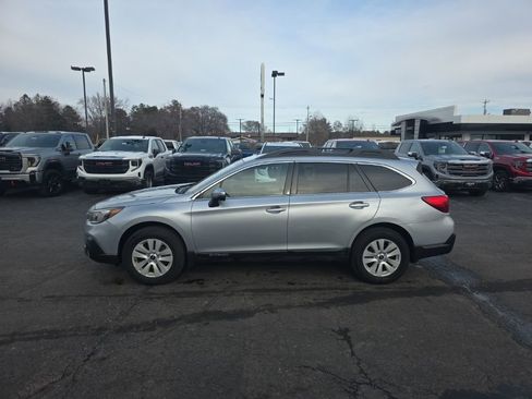 Used 2019 Subaru Outback 2.5i Premium w/ Popular Package #2 image 1