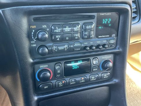 Used 2001 Chevrolet Corvette Convertible w/ Preferred Equipment Group2 RWD image 25