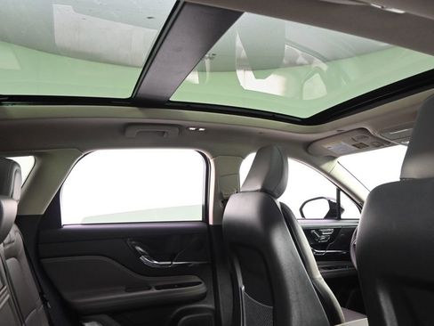 New 2026 Lincoln Corsair Premiere image 17