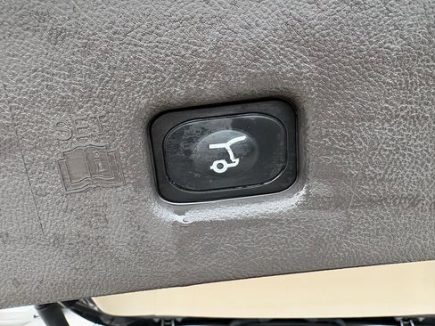 Used 2021 Lincoln Nautilus Reserve w/ Equipment Group 201A image 10