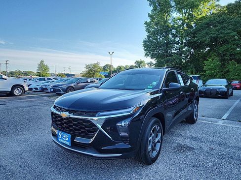 Used 2024 Chevrolet Trax LT w/ Driver Confidence Package FWD image 1