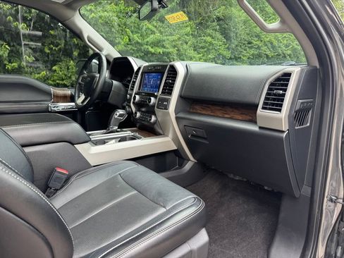 Used 2019 Ford F150 Lariat w/ Equipment Group 502A Luxury AWD/4WD image 10