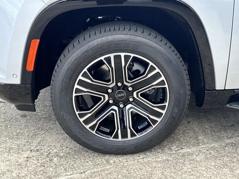New 2026 Jeep Grand Wagoneer L 2WD image 3