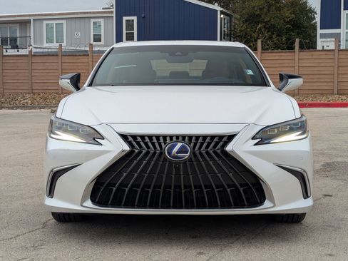 Used 2022 Lexus ES 300h Ultra Luxury image 9