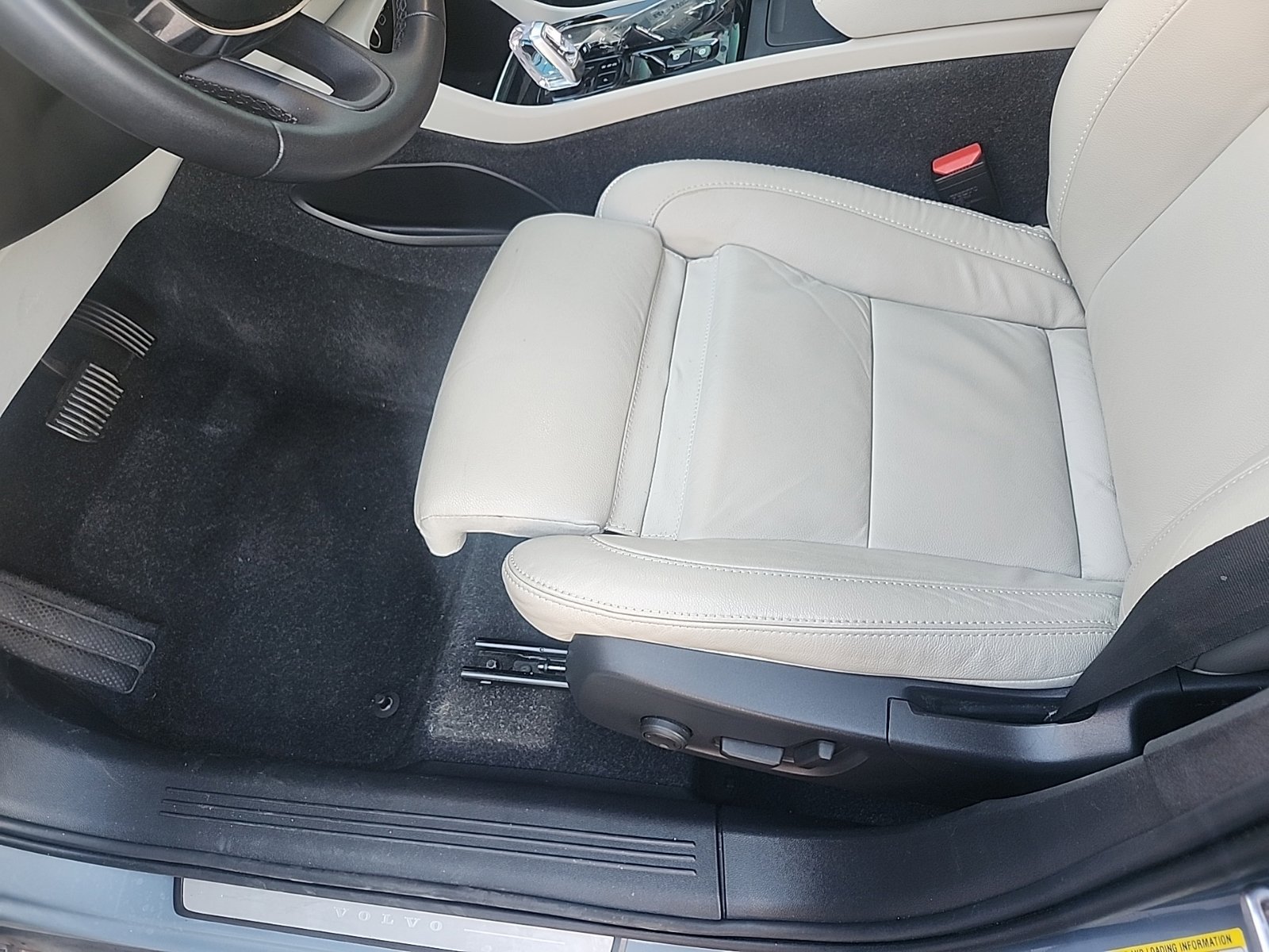 Used 2023 Volvo XC40 B5 Plus AWD/4WD image 14