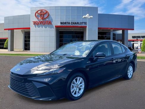 Used 2025 Toyota Camry LE FWD image 4