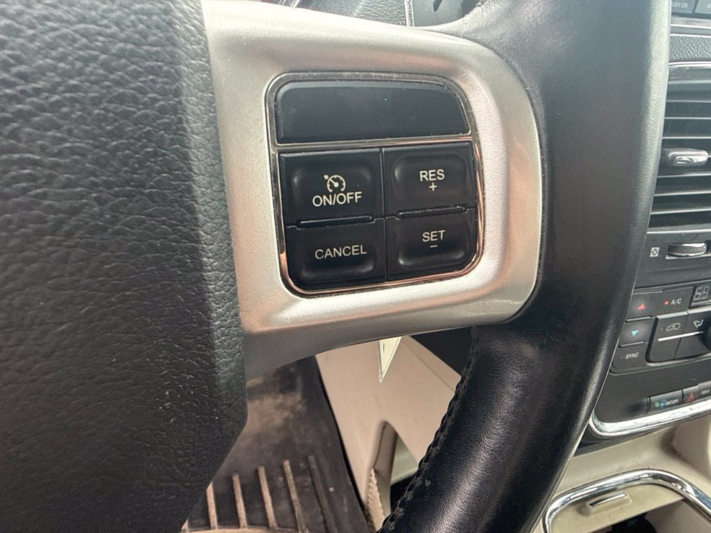 Used 2013 Dodge Grand Caravan Crew FWD image 15
