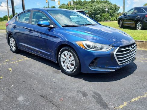 Used 2017 Hyundai Elantra SE FWD image 3