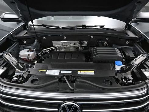 Used 2024 Volkswagen Atlas Peak Edition SE AWD/4WD image 38