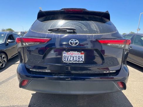 Used 2021 Toyota Highlander XLE AWD/4WD image 7
