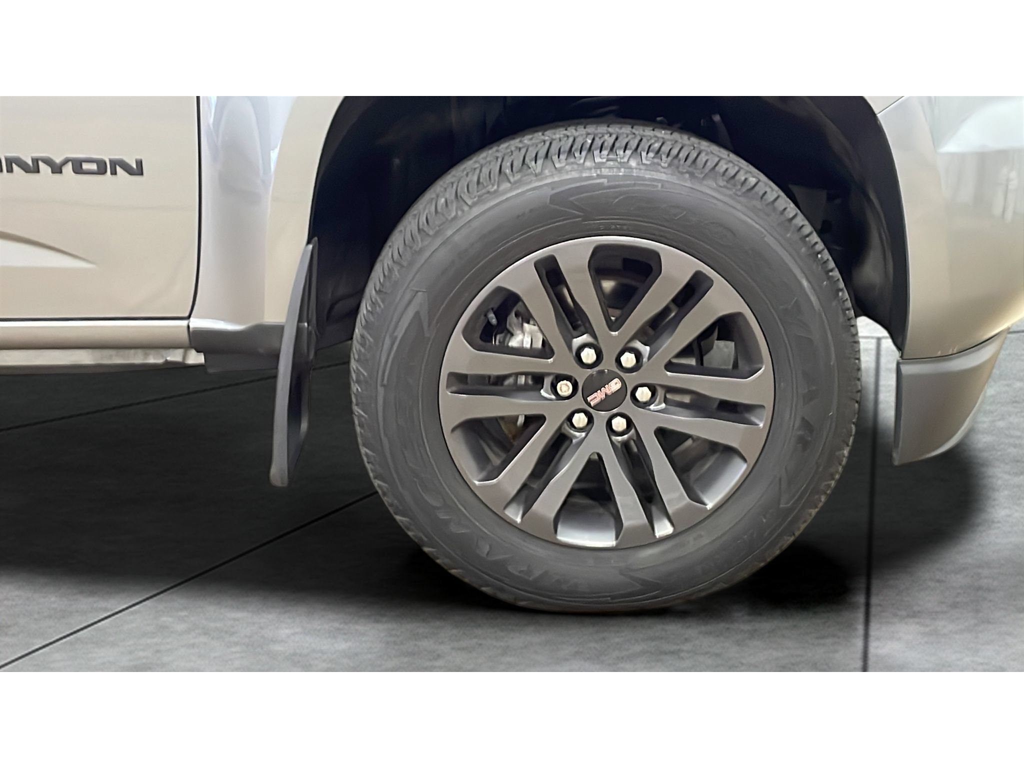 Used 2020 GMC Canyon SLE w/ Elevation Edition AWD/4WD image 19