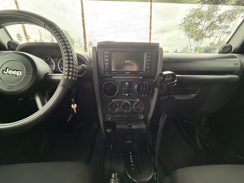 Used 2007 Jeep Wrangler Unlimited Sahara w/ Dual Top Group AWD/4WD image 22