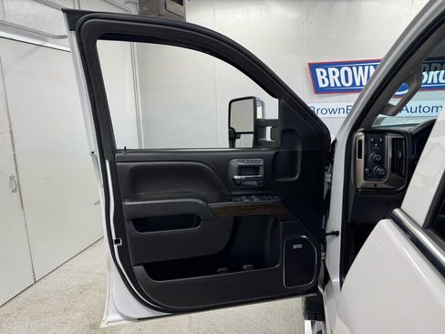 Used 2019 GMC Sierra 2500 Denali w/ Duramax Plus Package AWD/4WD image 14