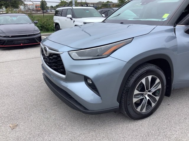 Used 2021 Toyota Highlander XLE AWD/4WD image 32
