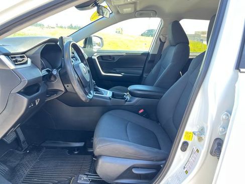 Used 2021 Toyota RAV4 LE FWD image 18