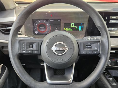 Used 2025 Nissan Kicks SV FWD image 17