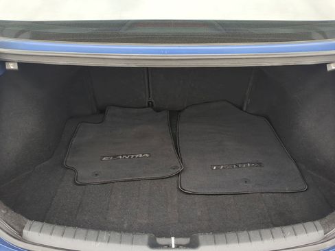 Used 2017 Hyundai Elantra SE image 18