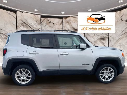Used 2017 Jeep Renegade Latitude w/ Cold Weather Group image 7