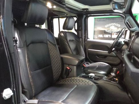 Used 2021 Jeep Wrangler Unlimited Sahara AWD/4WD image 19