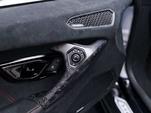 Used 2018 Lamborghini Huracan Performante image 51