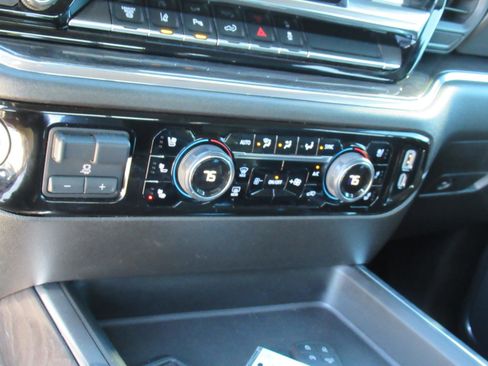 Used 2024 Chevrolet Silverado 3500 LTZ w/ LTZ Convenience Package image 26