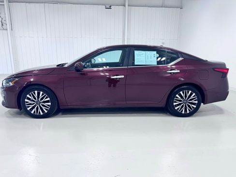 Used 2023 Nissan Altima 2.5 SV image 3