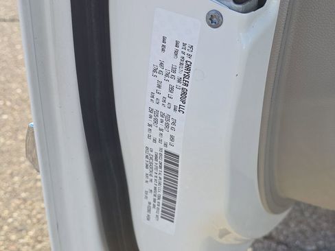 Used 2013 Chrysler Town & Country Touring image 40