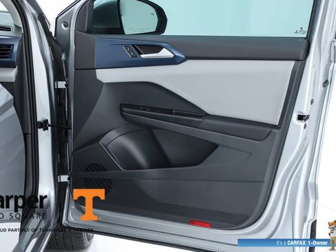Used 2023 Volkswagen Taos SE w/ Panoramic Sunroof Package FWD image 30