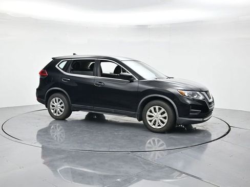 Used 2018 Nissan Rogue S image 3