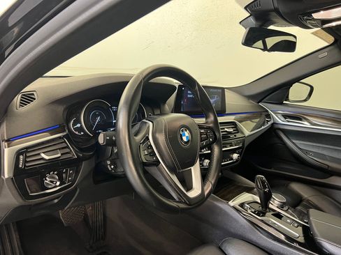 Used 2019 BMW 530e w/ Convenience Package image 3