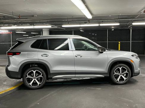 New 2025 Volkswagen Tiguan SE image 40