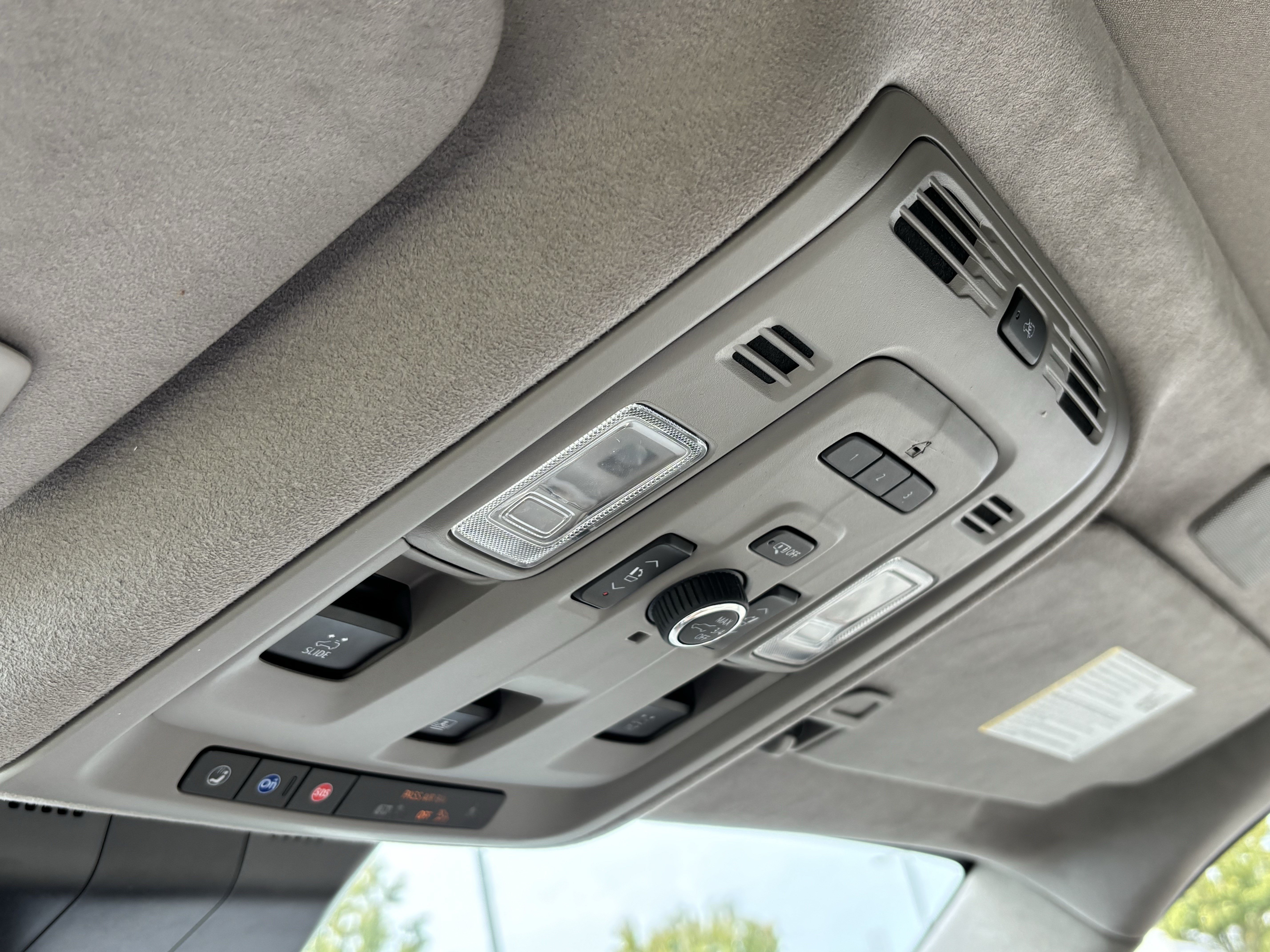 Used 2021 Cadillac Escalade Premium Luxury Platinum RWD image 27