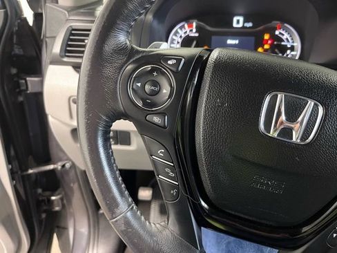 Used 2017 Honda Pilot Touring image 26