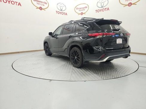 Used 2023 Toyota Highlander XSE FWD image 6