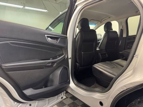 Used 2018 Ford Edge Titanium w/ Technology Package image 30