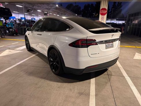 Used 2018 Tesla Model X 100D image 3