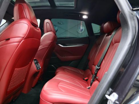 Used 2018 Maserati Levante S GranSport image 31