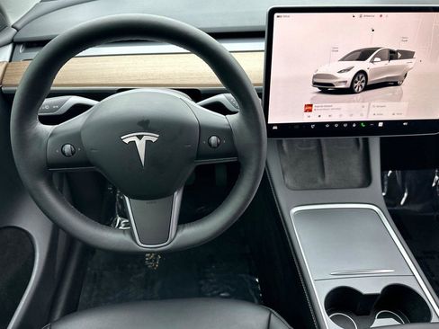 Used 2023 Tesla Model Y Long Range image 13