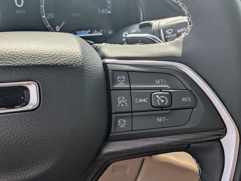 Certified 2024 Jeep Grand Cherokee Limited image 18