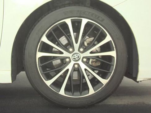 Used 2020 Toyota Camry SE FWD image 11