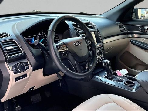 Used 2018 Ford Explorer XLT w/ Equipment Group 202A FWD image 17