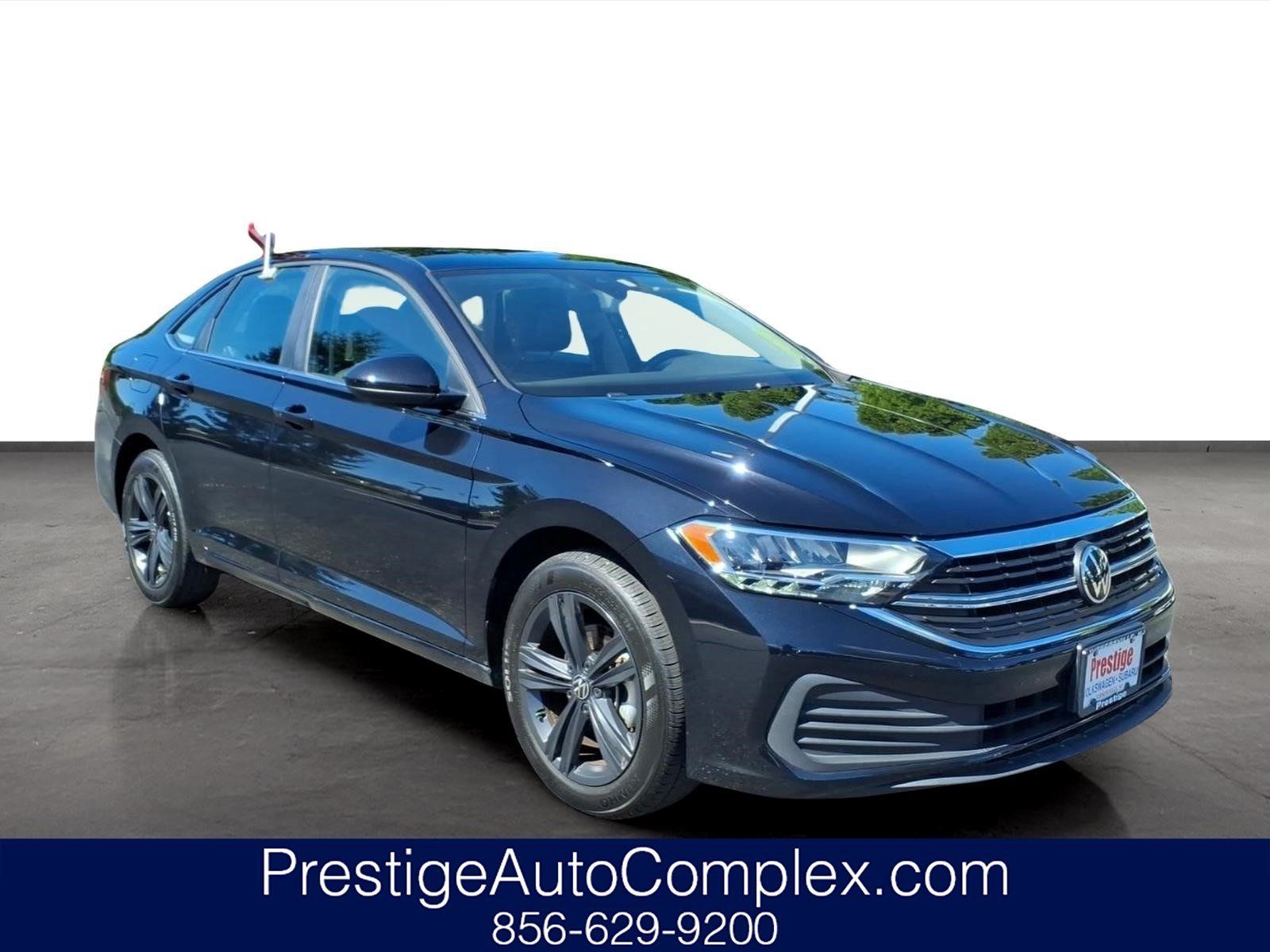 Certified 2023 Volkswagen Jetta SE w/ Panoramic Sunroof Package FWD image 1